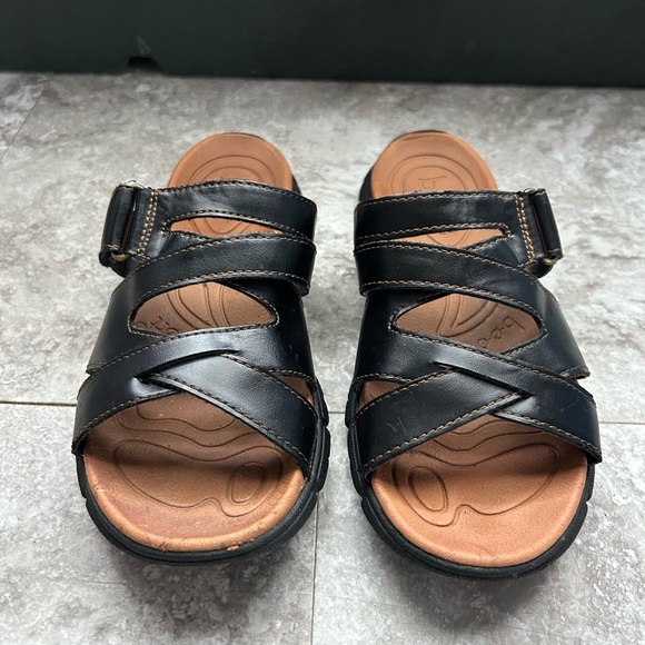 b.o.c. Women's Black Leather Comfort Slide Sandals Criss Cross Strap 8 - Picture 4 of 8